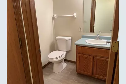 8018 W Manor Cir, Milwaukee, WI 53223 - Photo 8