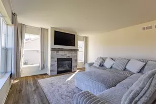 8093 Ridgeway Ct, Pleasant Prairie, WI 53158 - Photo 2