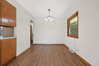 6238  Green Ridge Dr, Racine, WI 53406 - Photo 8