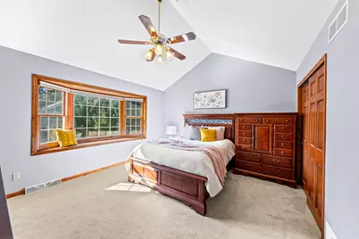 4212 S 124th St, Greenfield, WI 53228 - Photo 14