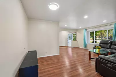 N68W13762  Bay Ridge Ct, Menomonee Falls, WI 53051 - Photo 10