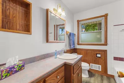 2815 S 99th St, West Allis, WI 53227 - Photo 10