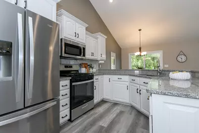 1301  Firethorn Dr, West Bend, WI 53090 - Photo 10
