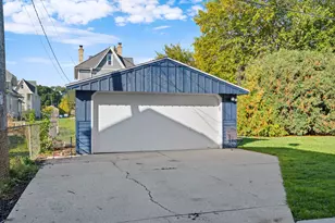 1971 S 81st St, West Allis, WI 53219 - Photo 32