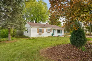 W160N9894 Colonial Dr, Germantown, WI 53022 - Photo 1