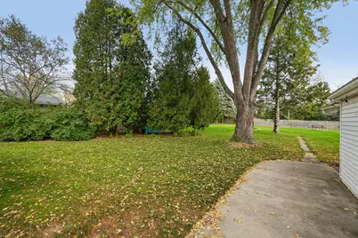 W160N9894  Colonial Dr, Germantown, WI 53022 - Photo 30