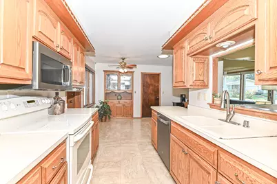 5111  Russell Ct, Greendale, WI 53129 - Photo 10