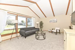 5111 Russell Ct, Greendale, WI 53129 - Photo 4