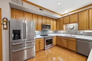 N161W18927 Heather Lynn Cir, Jackson, WI 53037 - Photo 4