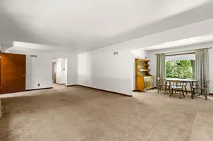 5252 S Tuckaway Dr, Greenfield, WI 53221 - Photo 6