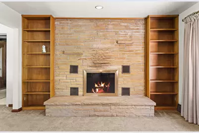 5252 S Tuckaway Dr, Greenfield, WI 53221 - Photo 4