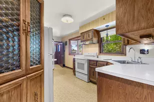 5252 S Tuckaway Dr, Greenfield, WI 53221 - Photo 8