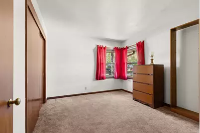 5252 S Tuckaway Dr, Greenfield, WI 53221 - Photo 16