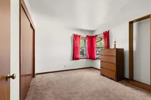 5252 S Tuckaway Dr, Greenfield, WI 53221 - Photo 16