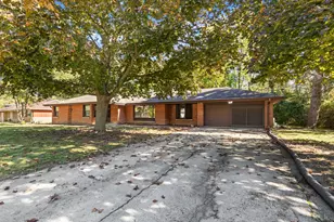 5252 S Tuckaway Dr, Greenfield, WI 53221 - Photo 2