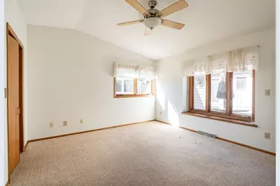 15638 W Ridge Rd, New Berlin, WI 53151 - Photo 20