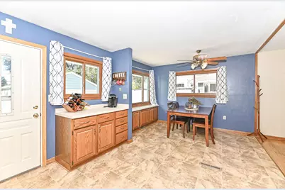 2893 S 96th St, West Allis, WI 53227 - Photo 10