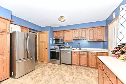 2893 S 96th St, West Allis, WI 53227 - Photo 8
