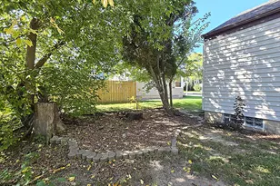 357 E Gauer Cir, Milwaukee, WI 53207 - Photo 32