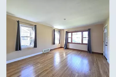 357 E Gauer Cir, Milwaukee, WI 53207 - Photo 10
