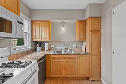 5755 N Argyle Ave, Glendale, WI 53209 - Photo 8