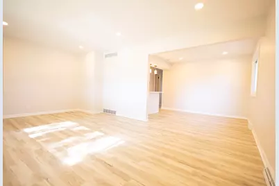 1020  Carrington Ave, South Milwaukee, WI 53172 - Photo 6