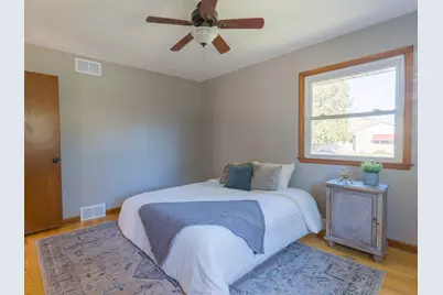 5303 W Wilbur Ave, Greenfield, WI 53220 - Photo 14
