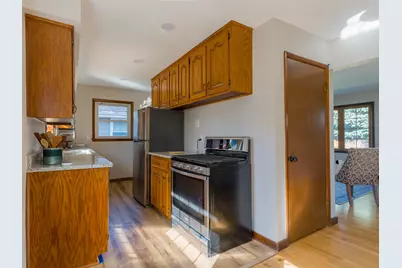 5303 W Wilbur Ave, Greenfield, WI 53220 - Photo 6