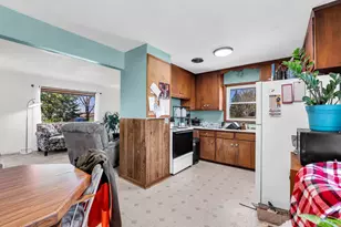 15401 Spring St, Racine, WI 53182 - Photo 10