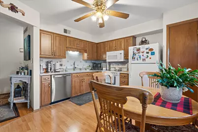 5166 S King Arthurs Ct, Greenfield, WI 53221 - Photo 4