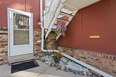 5166 S King Arthurs Ct, Greenfield, WI 53221 - Photo 18