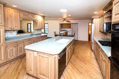 15960  Washington Dr, Brookfield, WI 53005 - Photo 32