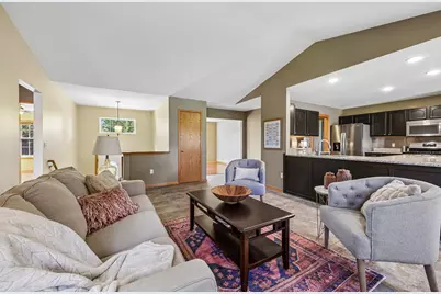 323  Stonefield Dr, Lake Mills, WI 53551 - Photo 6