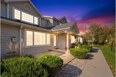 10020 W Whitnall Edge Dr #D, Franklin, WI 53132 - Photo 2