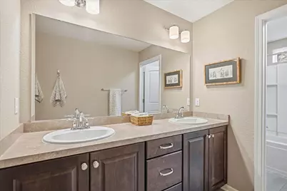 W239N2317  Hawks Meadow Ct, Pewaukee, WI 53188 - Photo 32