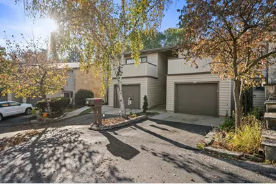 991  Lake Country Ct, Oconomowoc, WI 53066 - Photo 2
