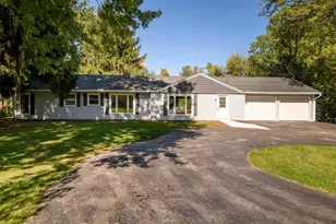 1428 W Fiesta Ln, Mequon, WI 53092 - Photo 1