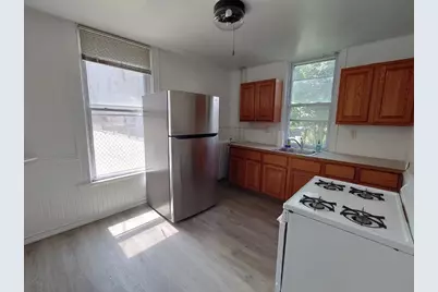 1823 E Windsor Pl, Milwaukee, WI 53202 - Photo 8