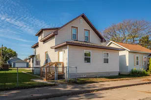1227 George St, La Crosse, WI 54603 - Photo 1