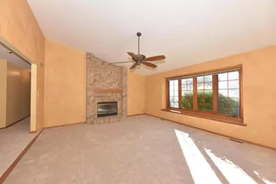 N53W14231  Invery Dr, Menomonee Falls, WI 53051 - Photo 6