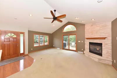 N161W18878  Heather Lynn Cir, Jackson, WI 53037 - Photo 4