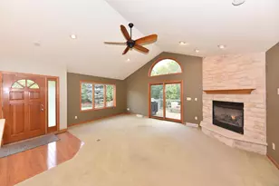 N161W18878 Heather Lynn Cir, Jackson, WI 53037 - Photo 4