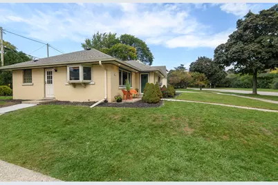 221 N Story Pkwy, Milwaukee, WI 53208 - Photo 8