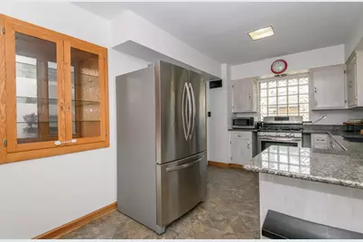 221 N Story Pkwy, Milwaukee, WI 53208 - Photo 20