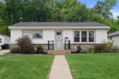 942  Carey St, Lake Geneva, WI 53147 - Photo 2