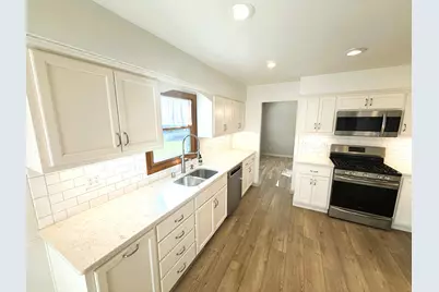 1130  Greenridge Ter, Brookfield, WI 53045 - Photo 8