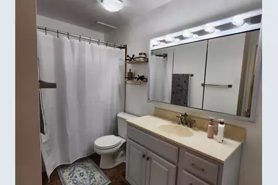 6143 W Howard Ave #9, Greenfield, WI 53220 - Photo 8