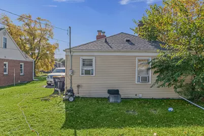 8618 W Cleveland Ave, West Allis, WI 53227 - Photo 4