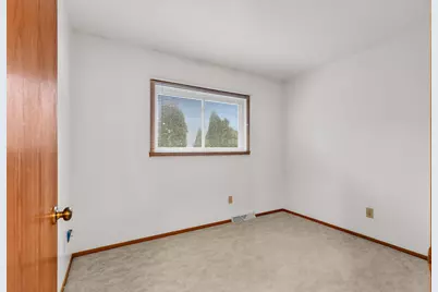 412  Lakeview Rd #414, South Milwaukee, WI 53172 - Photo 18