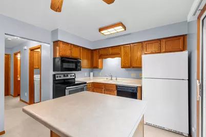 412  Lakeview Rd #414, South Milwaukee, WI 53172 - Photo 8
